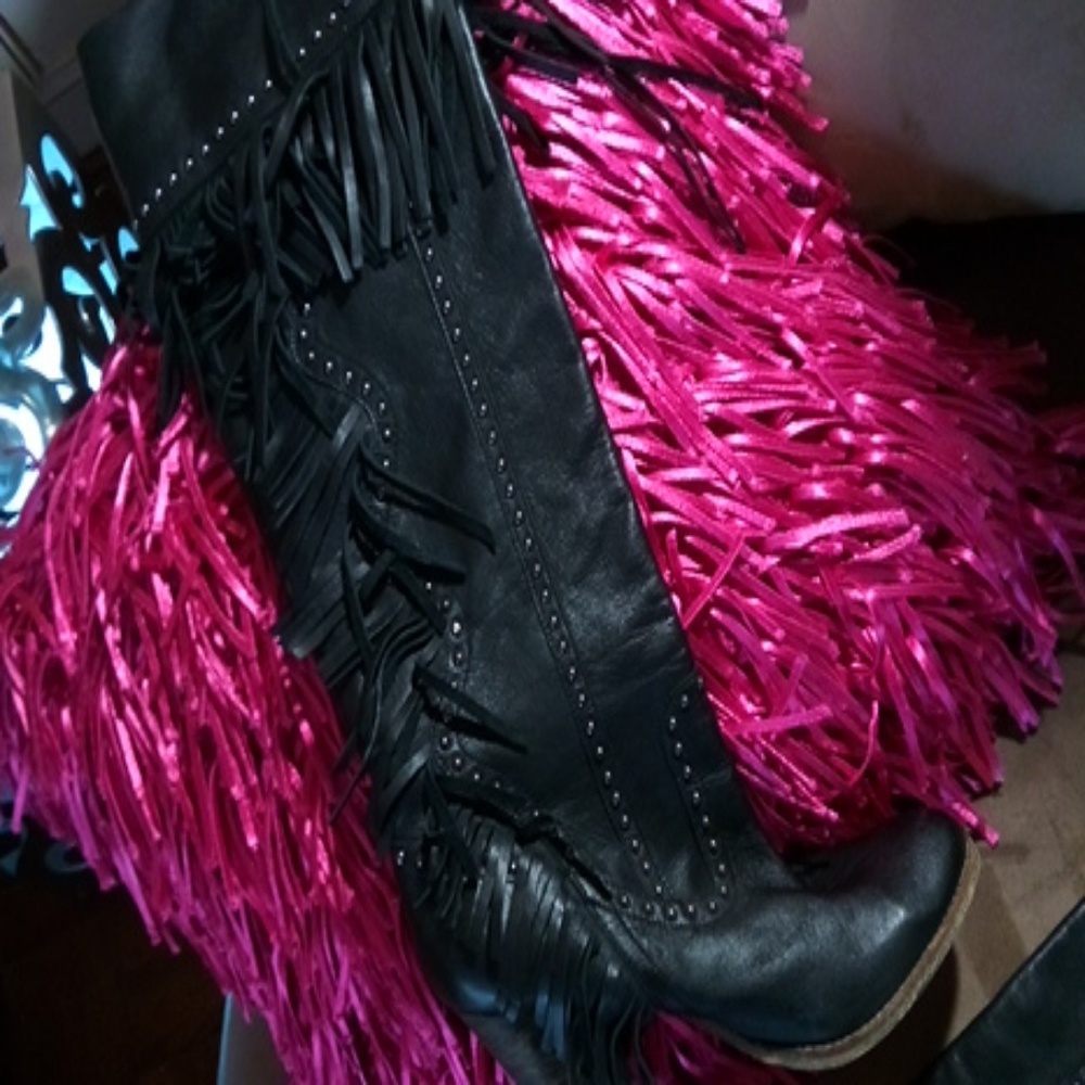 Gorgeous Leather fringe boots👢🐎